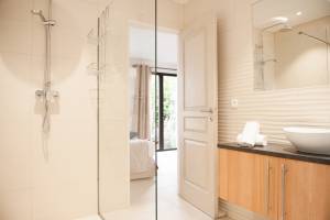 Véronique LARRUE - LARRUE VERONIQUE